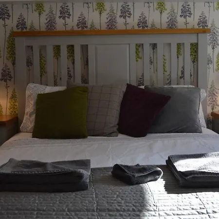 Apartmán Large 2 Bed Flat, 2 Bath, Free Parking & Lift *