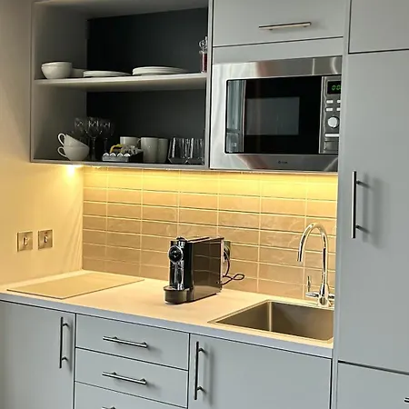 Heeton Concept Queen Street 4*