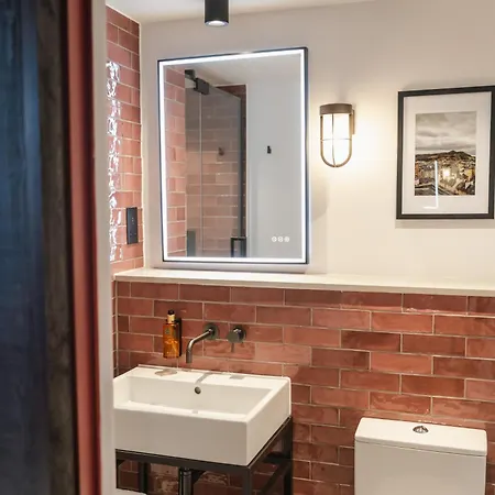 Code - The Court, * Edinburg