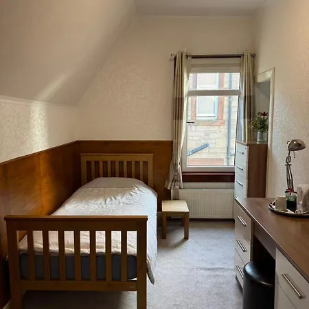 Hillhouse 3* Edinburgh