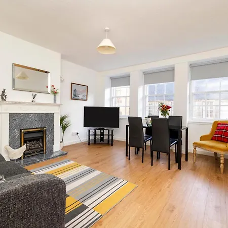 2-bedroom Old Town On Royal Mile