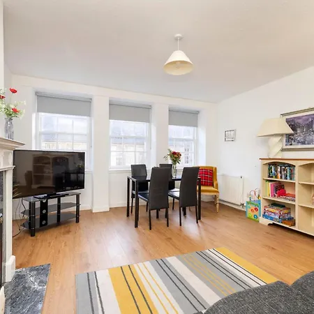 2-bedroom Old Town On Royal Mile *