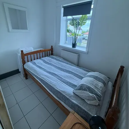 Дом отдыха Dreghorn House 5 B-rooms 9 Beds 3 Toilets 2 Showers,1 Bath 2 Receiption Secure Free Parking 233 Wifi Эдинбург