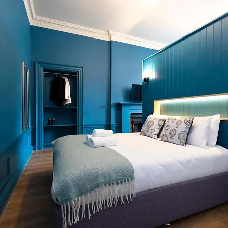 30 Castle Street Aparthotel 3*