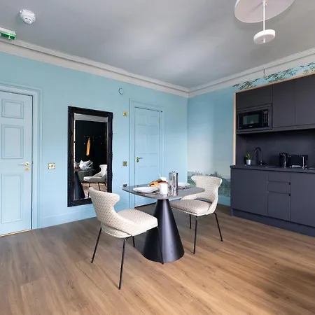 Ξενοδοχείο με διαμερίσματα 30 Castle Street 3*