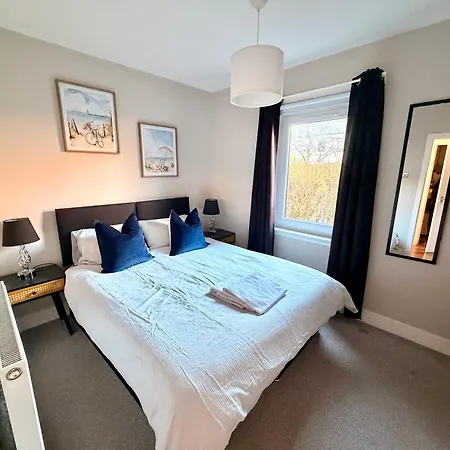 Nyaraló South Gyle House - Superfast Wifi And Free Parking - 7 Minutes From Airport *