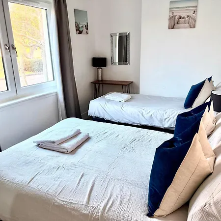 South Gyle House - Superfast Wifi And Free Parking - 7 Minutes From Airport Edinburgh