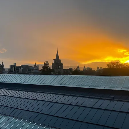Daire Light & Stylish Loft In Heart Of The Old Town Edinburgh