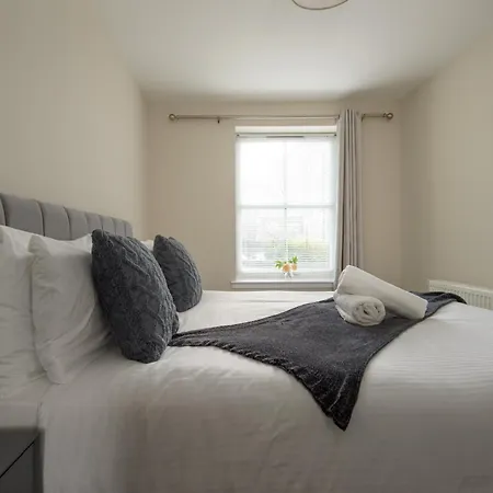 Modern 2 Bed With Parking *