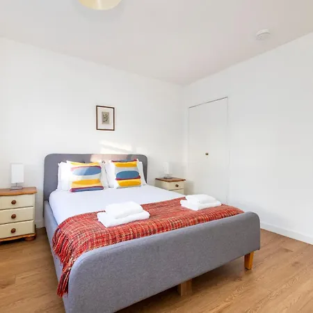 2-bedroom Old Town On Royal Mile Apartment