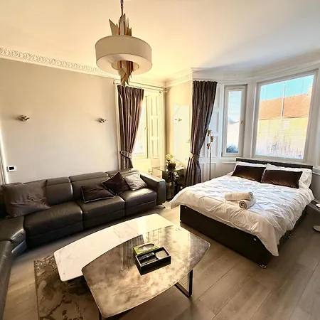 Immanuel House - Modern Luxury Victorian 1872 - Ultrafast Starlink Wifi & Free Parking Appartamento Edimburgo
