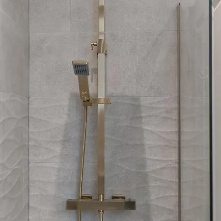 The Barony Fox شقة