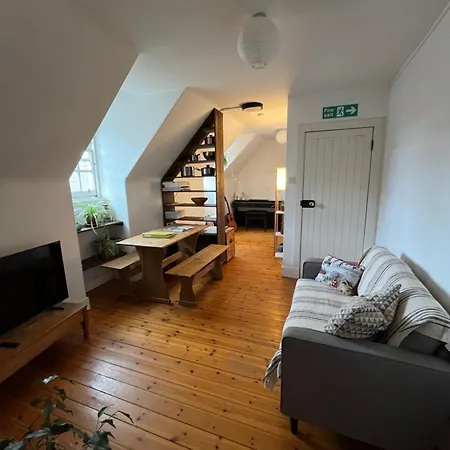 Light & Stylish Loft In Heart Of The Old Town