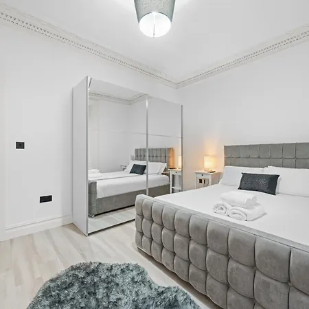 Apartment Upper Grove 2 Bedroom -