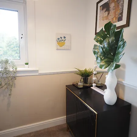 Two Bd House With Private Parking * Edinburgh