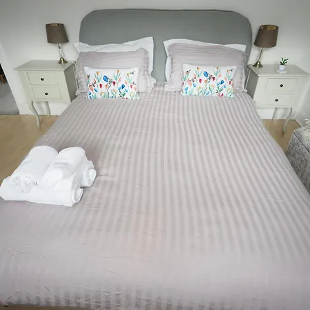 Two Bd House With Private Parking * エディンバラ