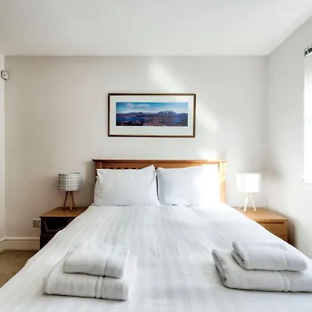 Bright & Modern Flat * Edinburgh