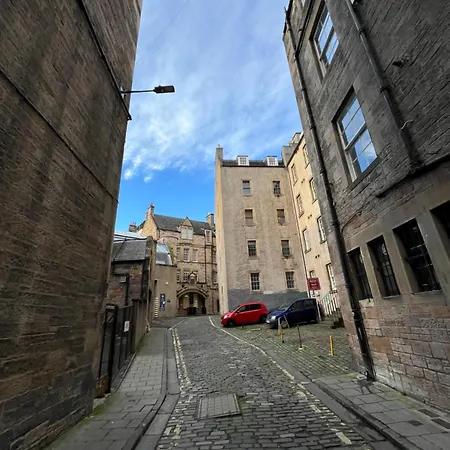 Light & Stylish Loft In Heart Of The Old Town Апартаменты *