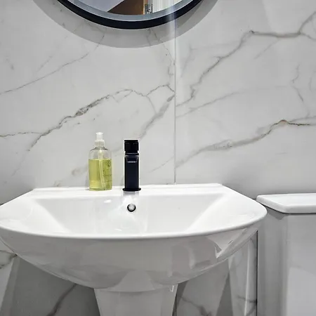 2-bedroom With Free Parking And Stunning Views *