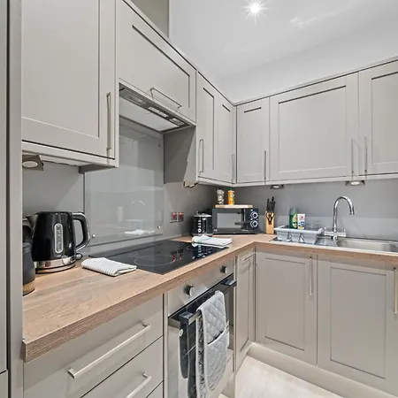 Upper Grove 2 Bedroom - アパート