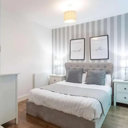 The Gardners In Centre With Parking 爱丁堡