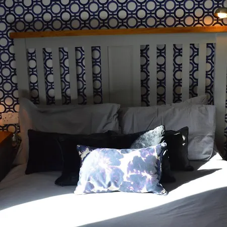 Large 2 Bed Flat, 2 Bath, Free Parking & Lift Apartmán Edinburgh