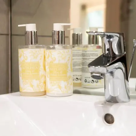 Bright & Modern Flat * Edinburgh