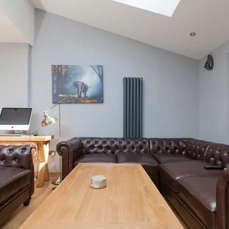 דירה Luxurious Townhouse With Hot Tub אדינבורו