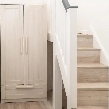 Easter Cosy 4 Bedroom - 아파트