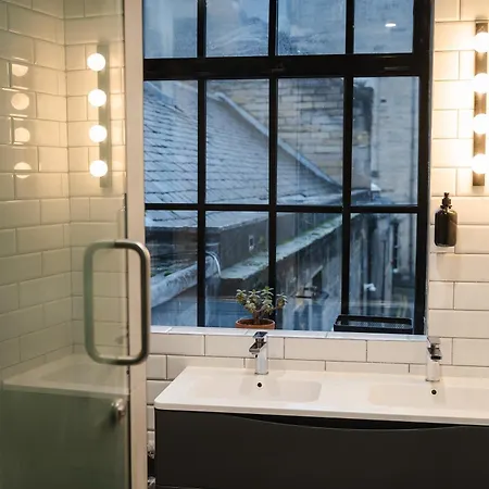 Code - The Loft, Albergue