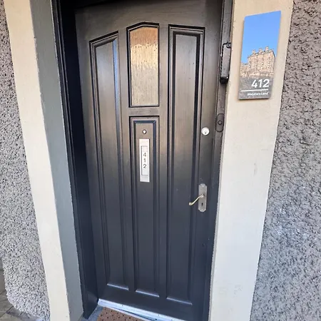 Joivy Stylish Castle View Flat With Balcony *