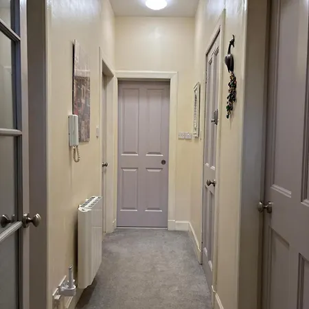 Daire The Cosy Courtyard *