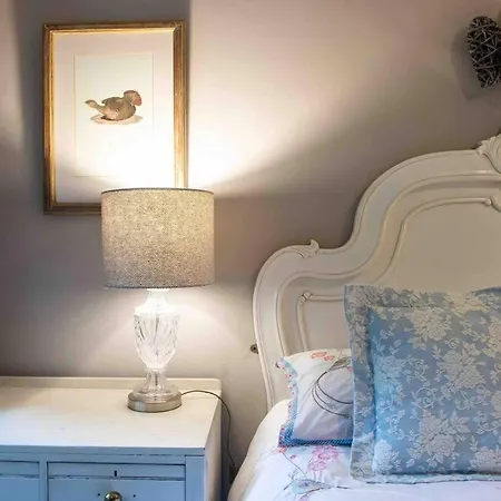 Hamilton Place - Beautiful And With Private Entrance Sleeps 4