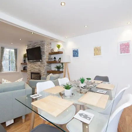 Queensferry Street Lane - Fantastic 2 Bedroom Centre Mews House With Free Secure Parking! Apartment