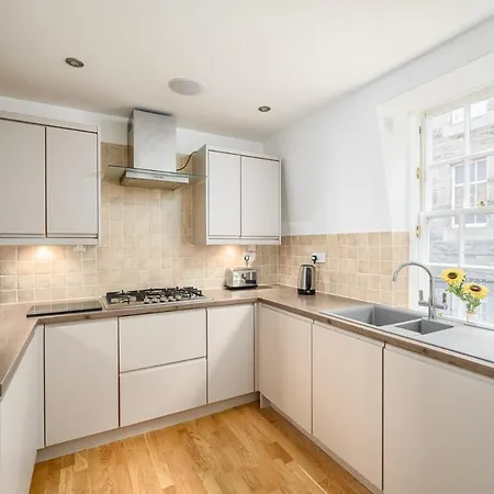 Apartment Queensferry Street Lane - Fantastic 2 Bedroom Centre Mews House With Free Secure Parking! Edinburgh