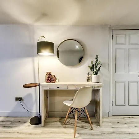Scotland St - Stylish In Famous Edinburgh's New Town エディンバラ