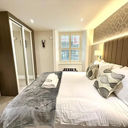 דירה Ultra Modern, Stylish Next To Princes St