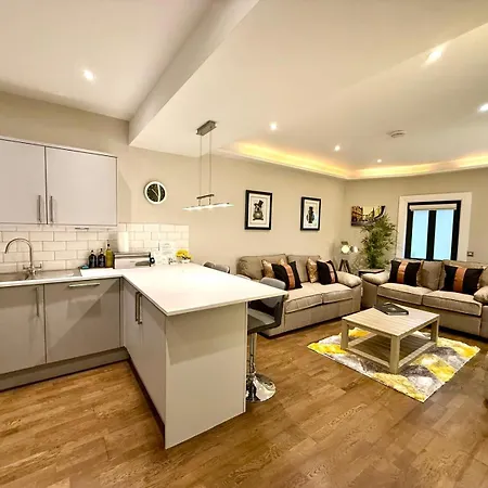 Ultra Modern, Stylish Next To Princes St