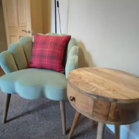 Central Apartment-Free Parking-By Holiday Homes *