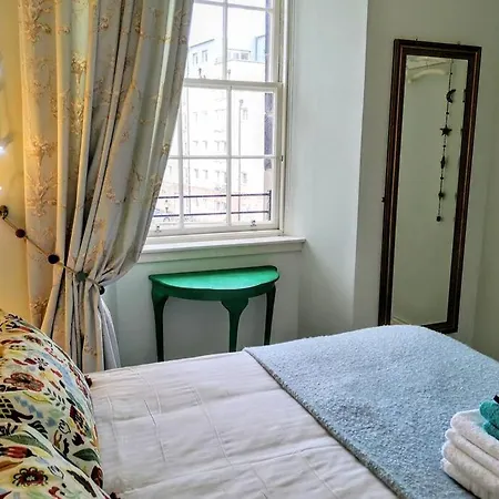 Bernard St - Bright And Spacious 1 Bed At The Shore! Apartment