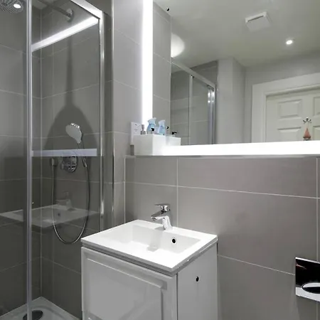 Bernard St - Bright And Spacious 1 Bed At The Shore! * Эдинбург