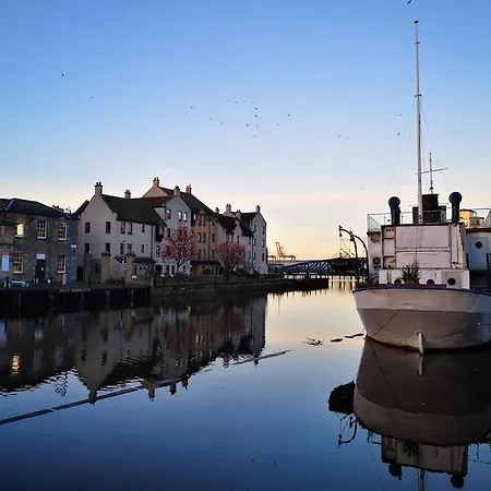 דירה Bernard St - Bright And Spacious 1 Bed At The Shore!