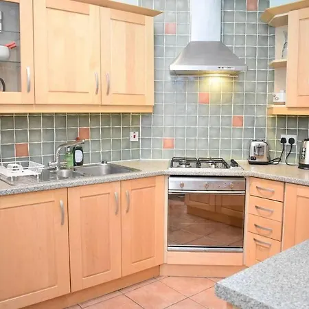 East Claremont - Beautiful 2br In