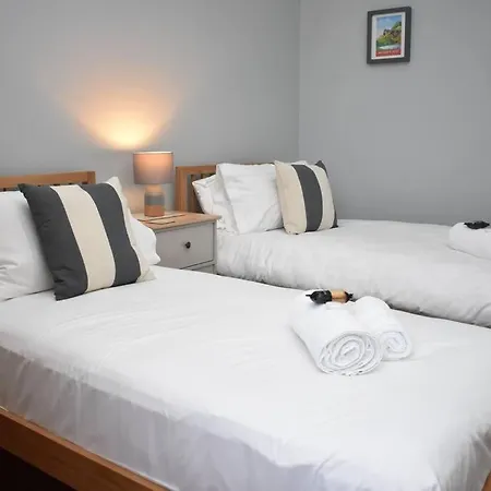 East Claremont - Beautiful 2br In