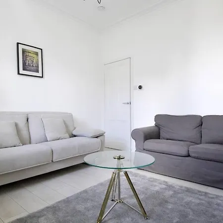 Beautiful Scandi-inspired One Bed In Stockbridge Appartement