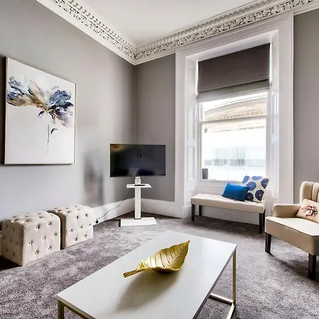 Апартаменты Lothian Road - Perfect Centre Location. *