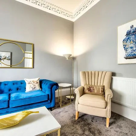 Lothian Road - Perfect Centre Location. *