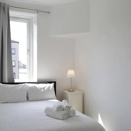 Beautiful Scandi-inspired One Bed In Stockbridge *