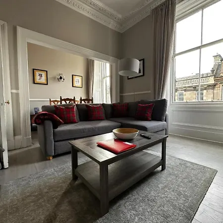 George Iv Bridge - Superbly Located 3 Bedroom!