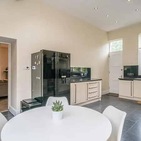 Delightful 4 Bedroom Family In Newington - Craigmillar Park 招待所 3*